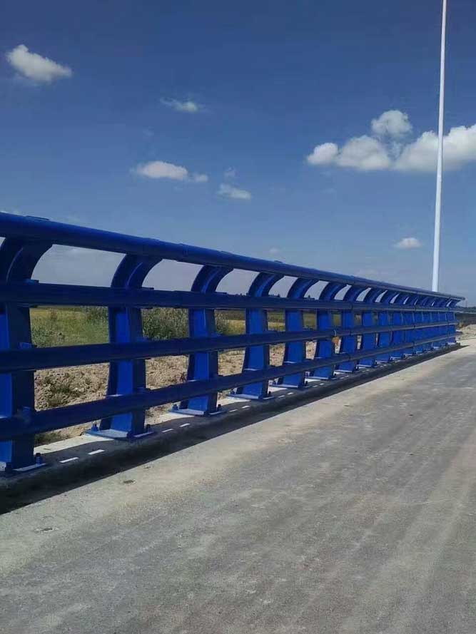 防撞（zhuàng）護欄（lán）