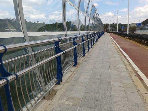 不鏽鋼（gāng）複合管護欄